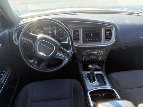 Used 2019 Dodge Charger SXT image 13