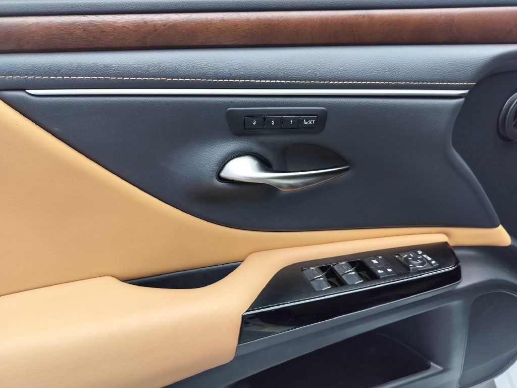 Used 2023 Lexus ES 350 w/ Premium Package FWD image 7