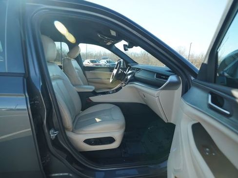 Used 2023 Jeep Grand Cherokee L Limited image 19