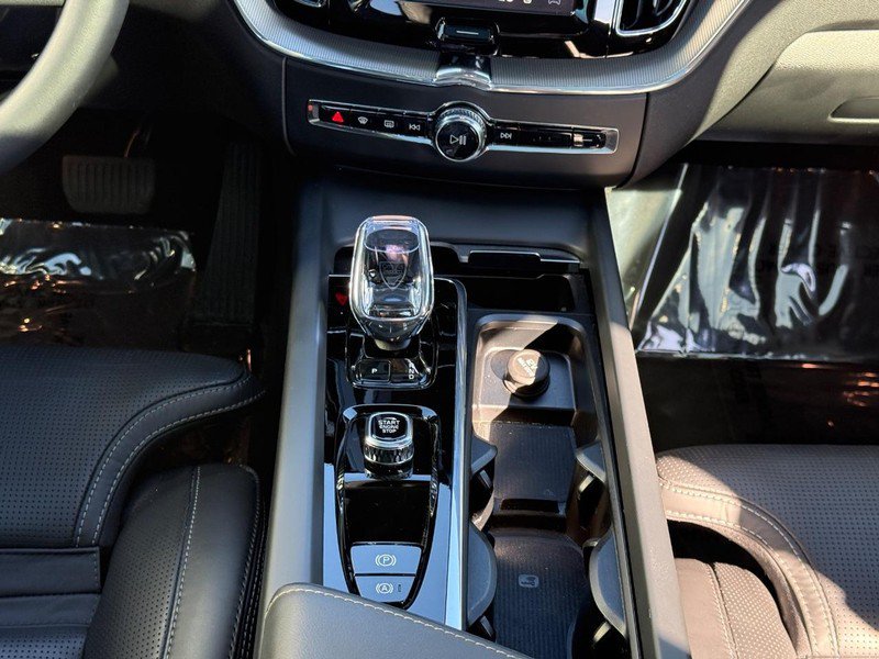 Used 2024 Volvo XC60 T8 Ultimate w/ Climate Package AWD/4WD image 15