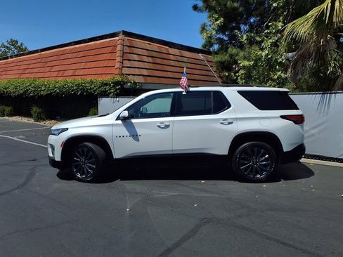 Used 2022 Chevrolet Traverse RS FWD image 3