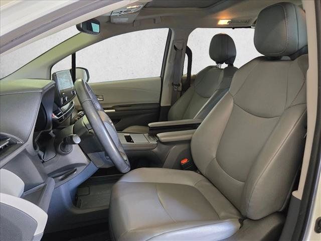 Used 2021 Toyota Sienna XLE FWD image 11