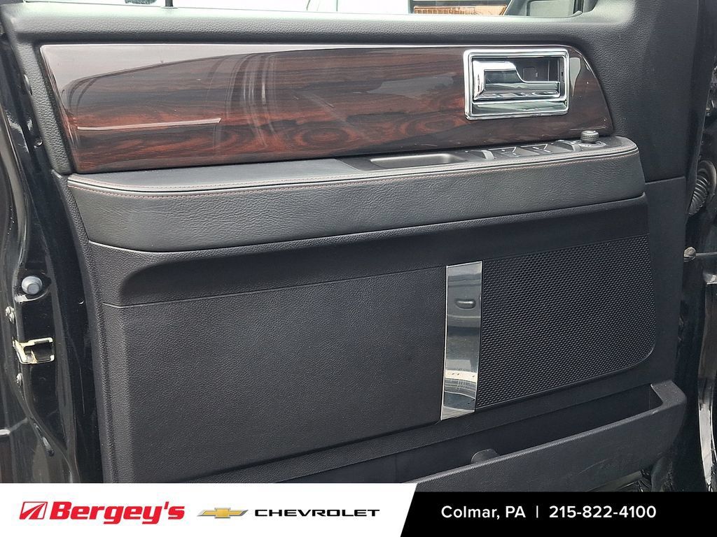 Used 2017 Lincoln Navigator Reserve AWD/4WD image 17