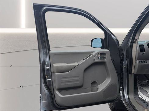 Used 2018 Nissan Frontier SV AWD/4WD image 14
