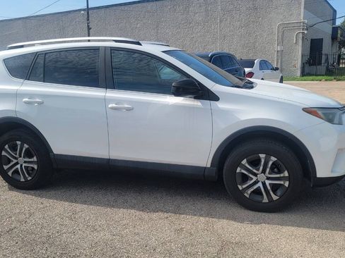 Used 2016 Toyota RAV4 LE FWD image 6