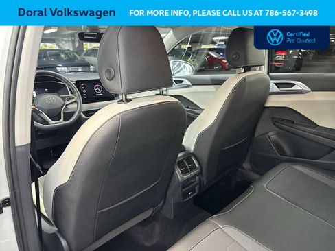 Certified 2025 Volkswagen Taos SE image 23