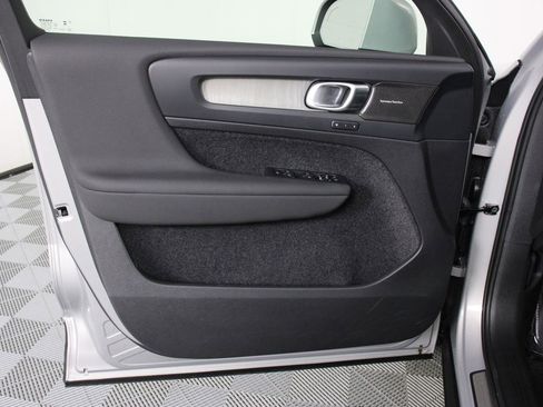 Certified 2023 Volvo XC40 B5 Ultimate w/ Protection Package Premier AWD/4WD image 17