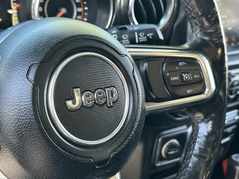 Used 2019 Jeep Wrangler Unlimited Sahara AWD/4WD image 29