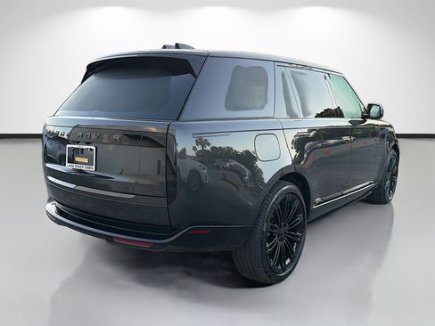 New 2026 Land Rover Range Rover Long Wheelbase SE AWD/4WD image 5