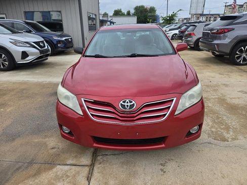 Used 2011 Toyota Camry XLE w/ SE/XLE Extra-Value Pkg FWD image 2