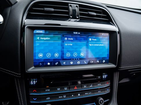 Used 2020 Jaguar F-PACE S image 23