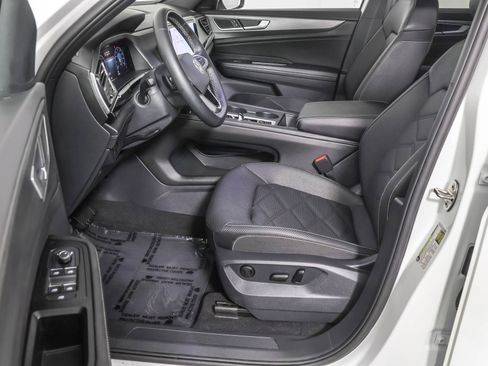 Used 2025 Volkswagen Atlas Cross Sport SE FWD image 22