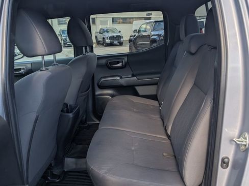 Used 2018 Toyota Tacoma TRD Sport w/ Exterior Package AWD/4WD image 15