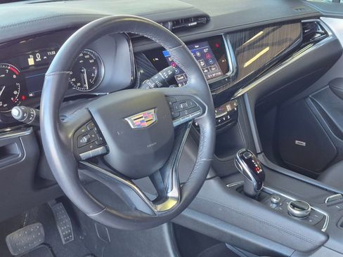 Used 2025 Cadillac XT6 Premium Luxury FWD image 11