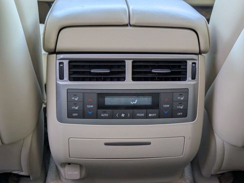 Used 2013 Lexus LX 570 4WD w/ Luxury Pkg w/Pre-crash image 25