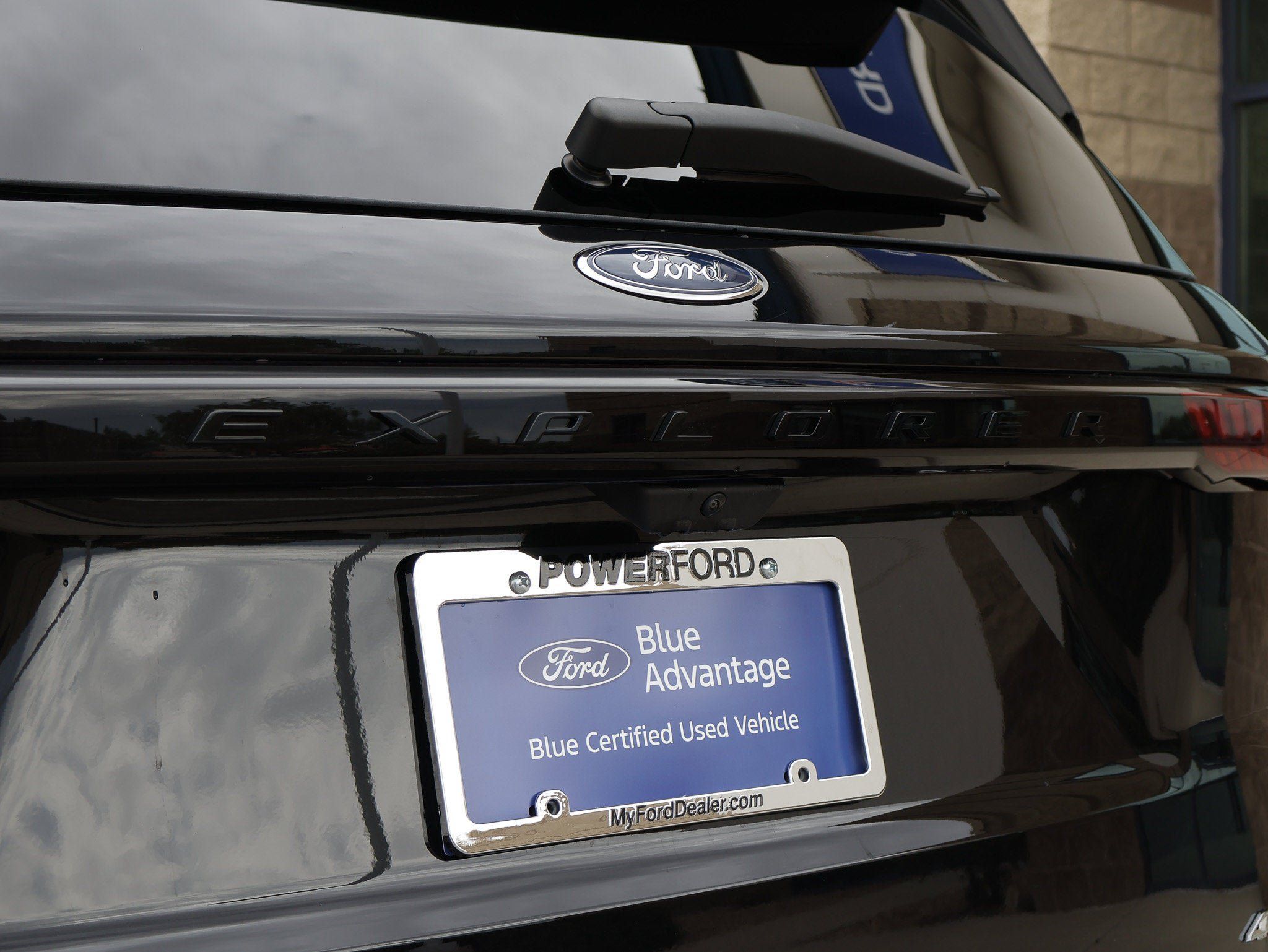 Certified 2025 Ford Explorer Platinum w/ Ultimate Package AWD/4WD image 19