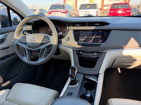 Used 2017 Cadillac XT5 Luxury w/ Driver Awareness Package FWD image 13