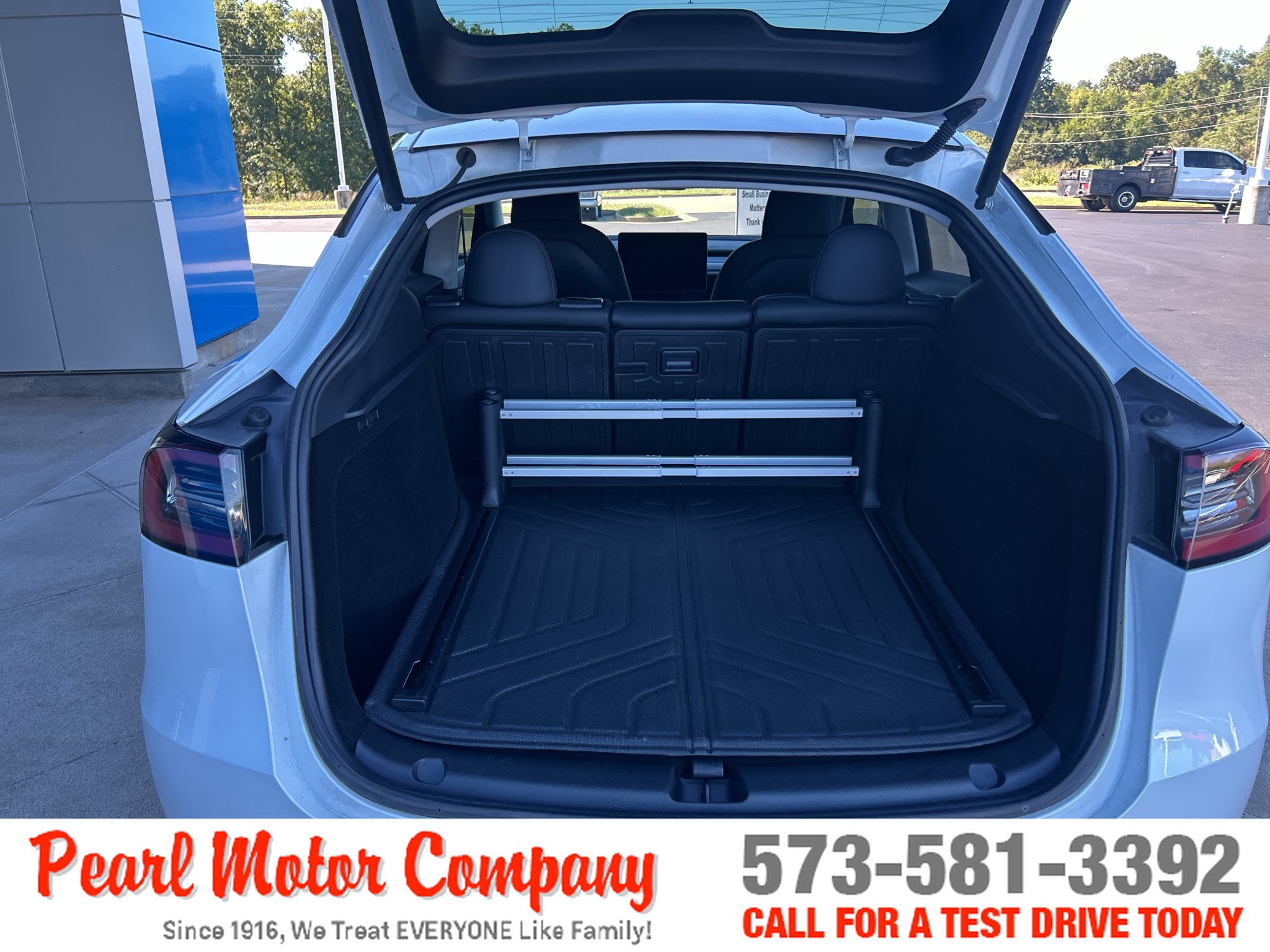 Used 2024 Tesla Model Y Long Range AWD/4WD image 18