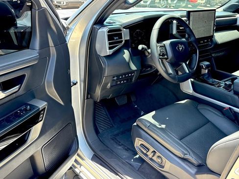 Used 2025 Toyota Tundra Limited AWD/4WD image 16