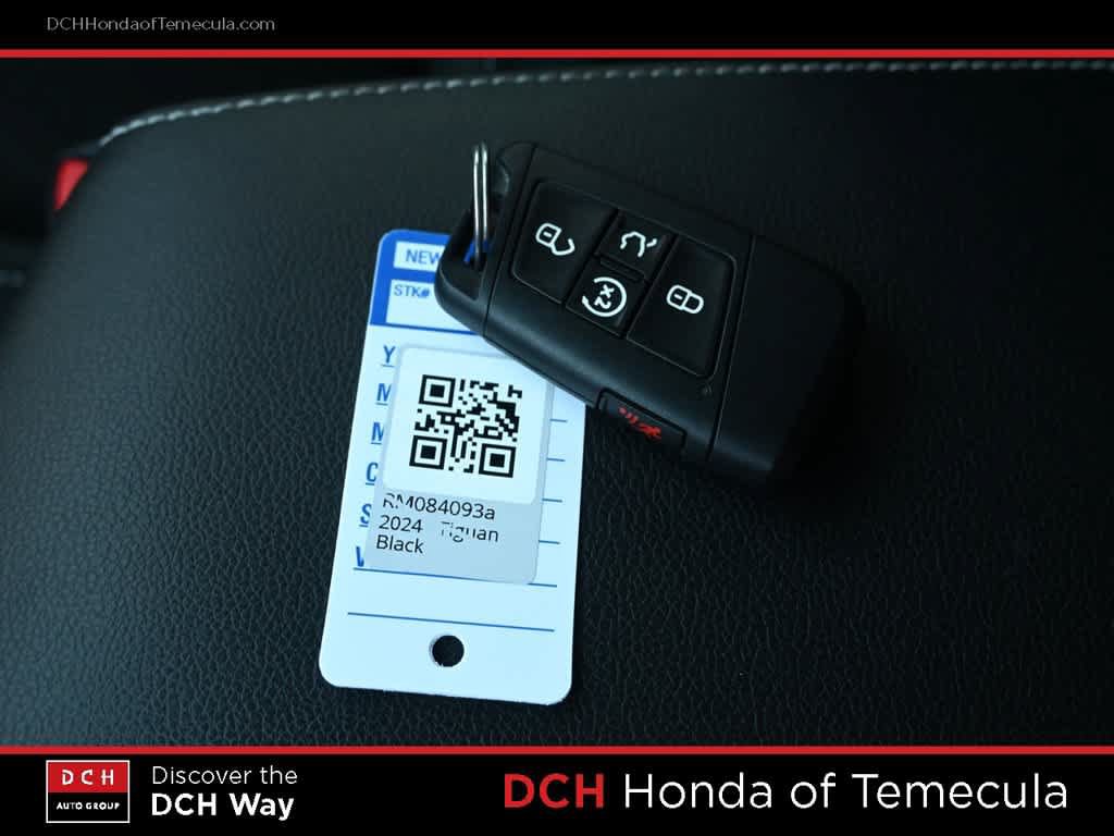 Used 2024 Volkswagen Tiguan SE R-Line FWD image 8