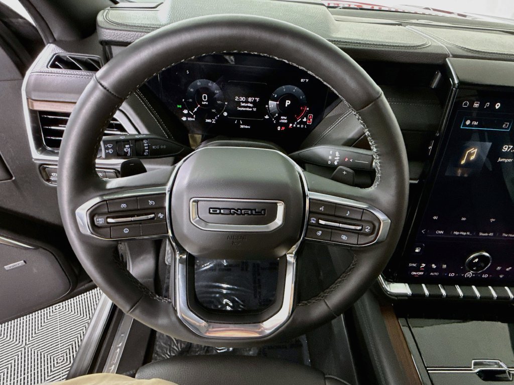 Used 2026 GMC Yukon Denali w/ Sun & Power Step Package AWD/4WD image 22