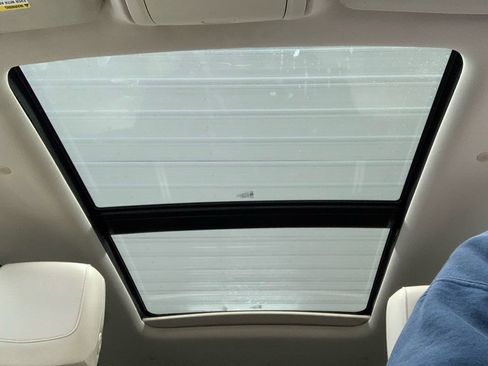 Used 2017 Cadillac XT5 Luxury image 16