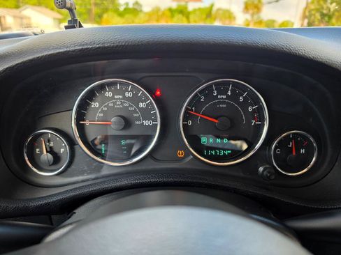 Used 2018 Jeep Wrangler Unlimited Sahara AWD/4WD image 16
