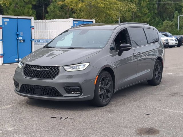 Used 2025 Chrysler Pacifica Limited FWD image 10