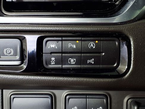 Used 2025 GMC Yukon Elevation w/ Elevation Premium Package image 18