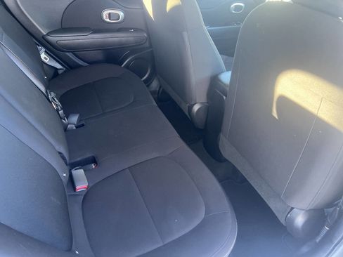 Used 2018 Kia Soul Base 4dr Crossover 6A image 11