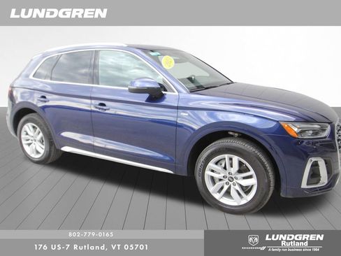 Used 2023 Audi Q5 2.0T Premium w/ Convenience Package AWD/4WD image 2
