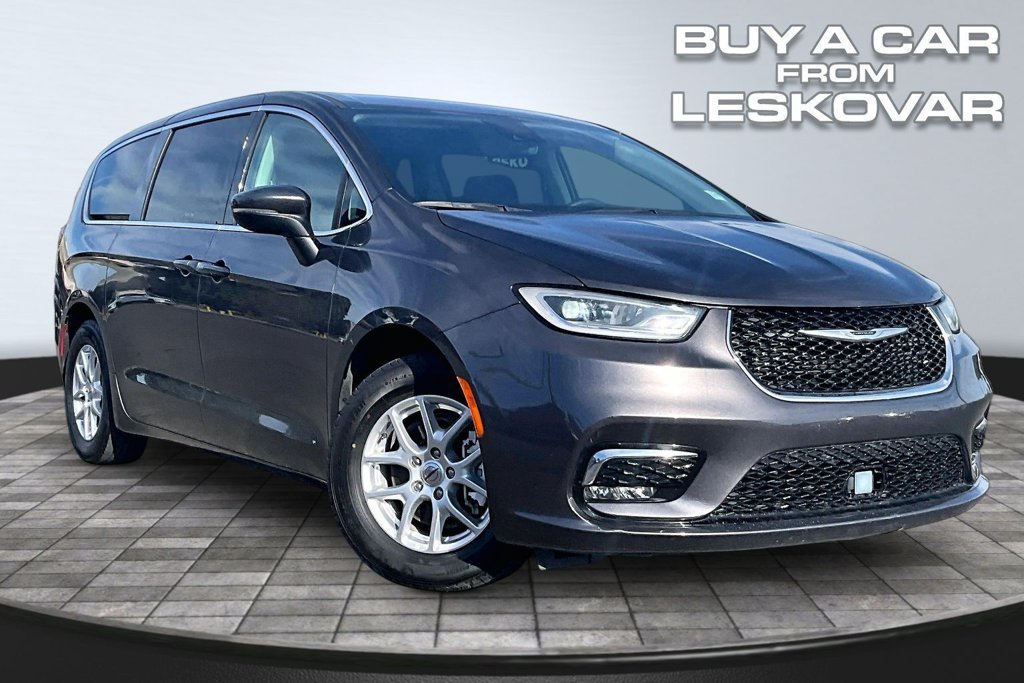 Used 2023 Chrysler Pacifica Touring-L FWD image 1