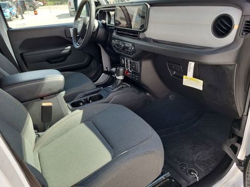 Used 2024 Jeep Wrangler Unlimited image 23