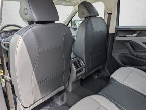 New 2026 Volkswagen Tiguan SE FWD image 23