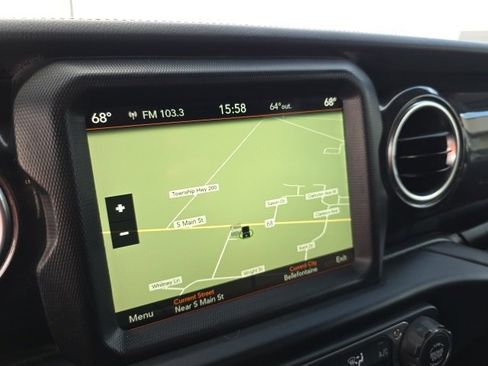 Used 2022 Jeep Wrangler Unlimited Sahara image 24