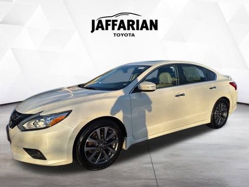 Used 2016 Nissan Altima 2.5 SL w/ 2.5 Technology Package image 9