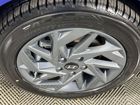 Used 2024 Hyundai Elantra SEL FWD image 30