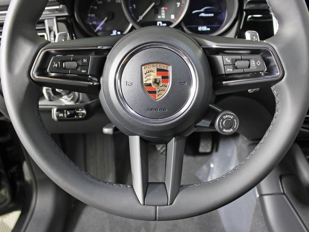 Certified 2026 Porsche Macan AWD/4WD image 21