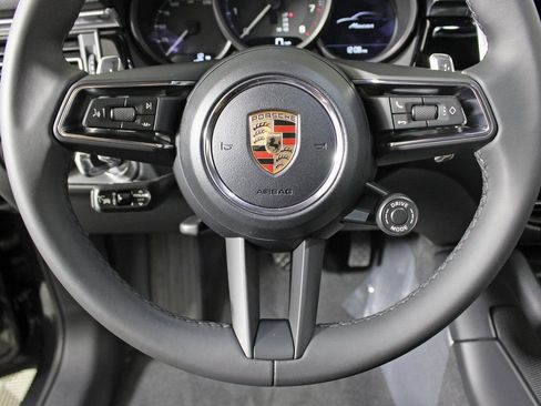 Certified 2026 Porsche Macan AWD/4WD image 21