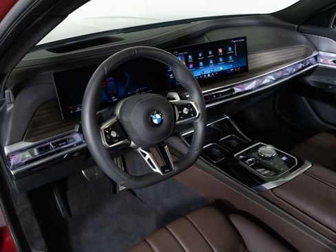 Used 2025 BMW 760i xDrive w/ Executive Package AWD/4WD image 4