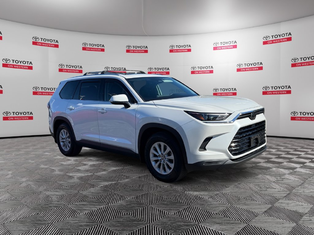 Used 2025 Toyota Grand Highlander AWD image 3