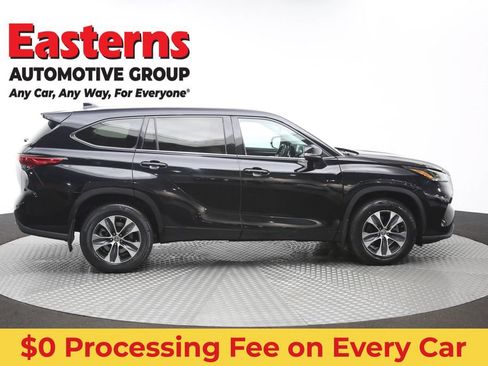 Used 2021 Toyota Highlander XLE AWD/4WD image 46