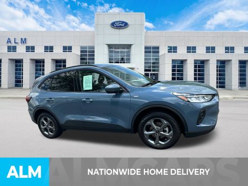 Certified 2025 Ford Escape ST-Line Select AWD/4WD image 4