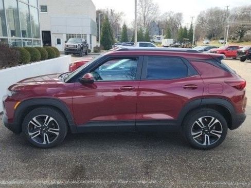 Used 2023 Chevrolet TrailBlazer LT image 2