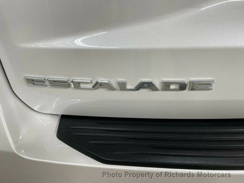 Used 2024 Cadillac Escalade Premium Luxury Platinum image 8