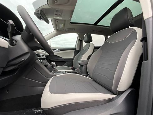 New 2025 Volkswagen Taos SE image 11