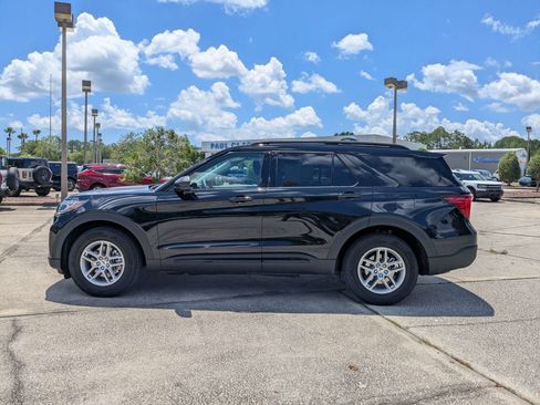 New 2026 Ford Explorer Active RWD image 7