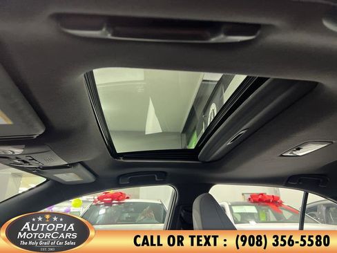 Used 2021 Toyota Corolla SE w/ SE Premium Package FWD image 30