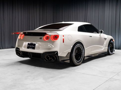 Used 2024 Nissan GT-R Premium w/ Premium Interior Package AWD/4WD image 37
