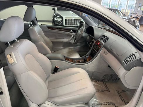 Used 2001 Mercedes-Benz CLK 320 Coupe image 12